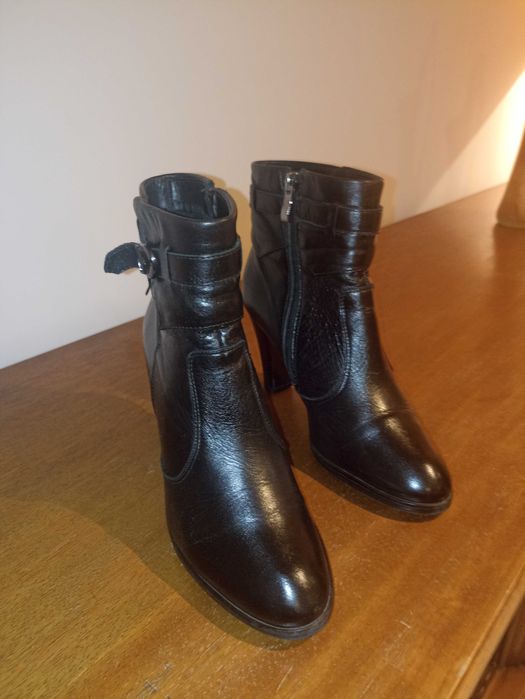 Skórzane damskie botki na obcasie rozmiar 38. Cena 60 zł