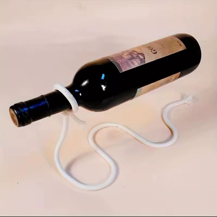 Metalowy stojak na wino biały