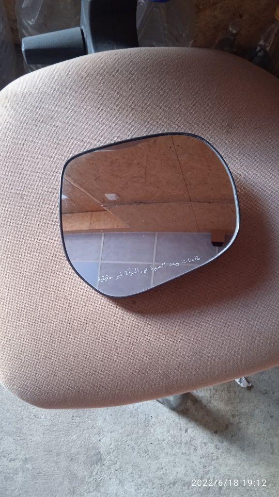 Продам элемент зеркало на Ленд круизер 200,2008 г.в.