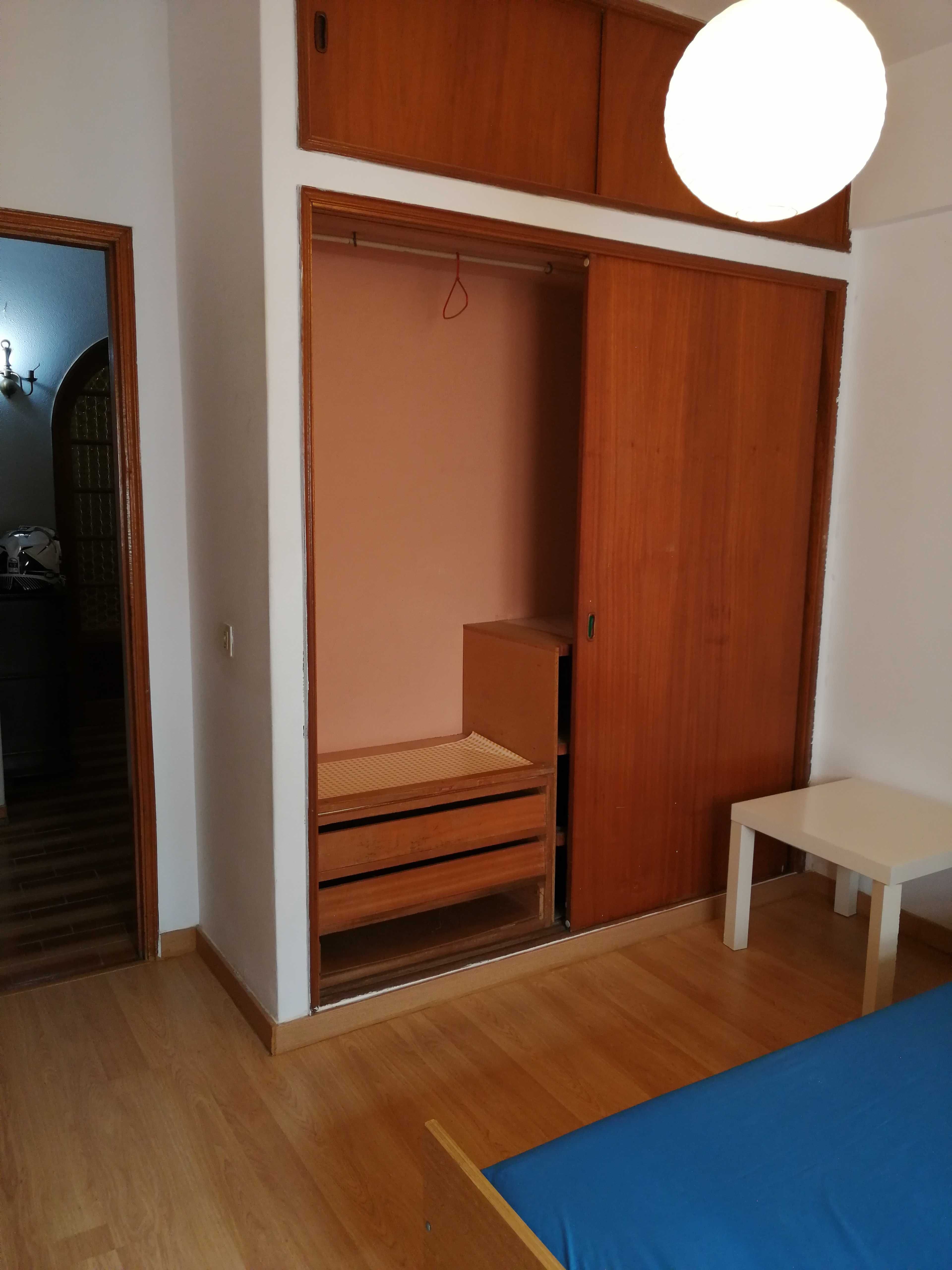 Quarto para alugar a docente ES Tavira