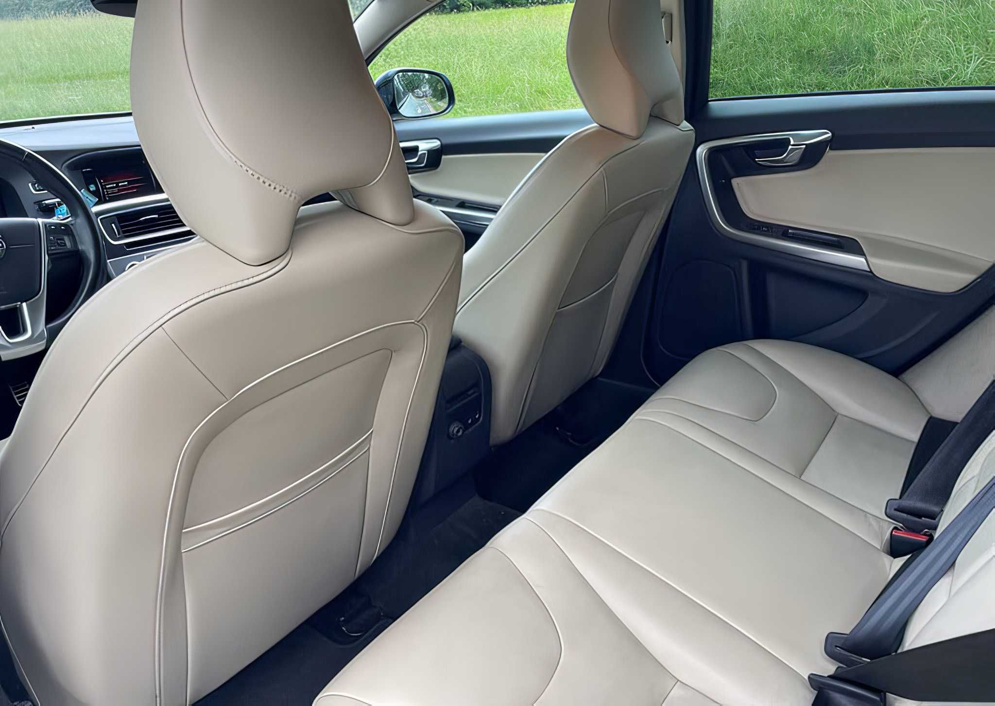 2017 Volvo V60 Cross Country T5 Premier