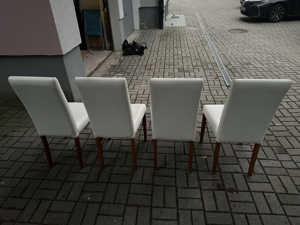 Stoł z 4 krzesłami