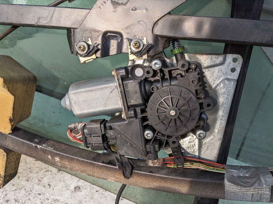 Audi A4 B5 Mechanizm Podnośnik Ramka Szyby Lewy Przód Lewy Przedni