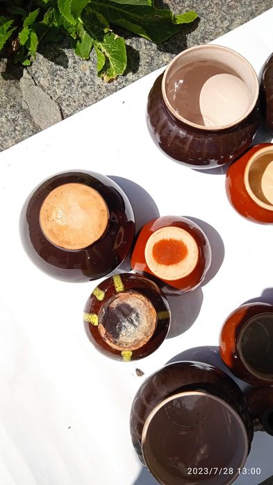 Горшки из обожженной глины.