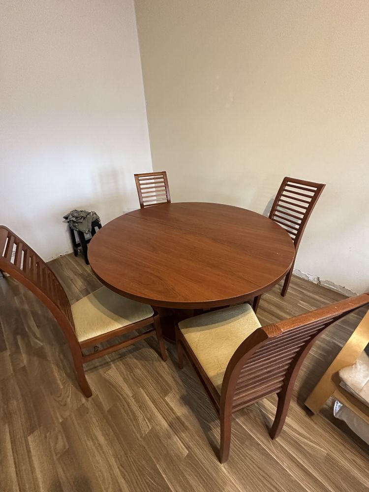 Mesa extensivel com 4 cadeiras