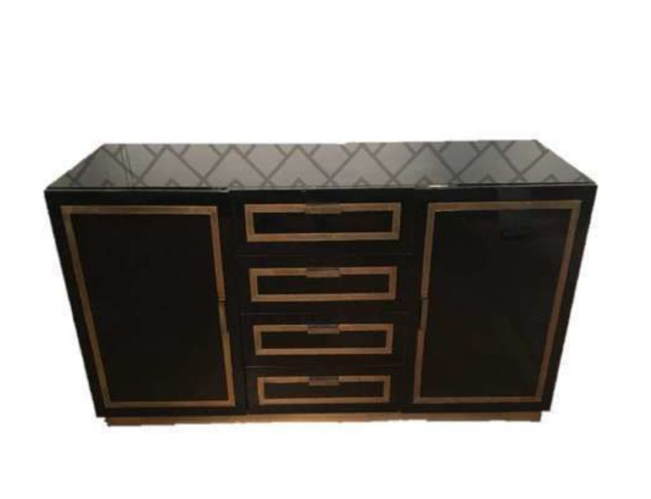 Aparador preto brilhante e dourado