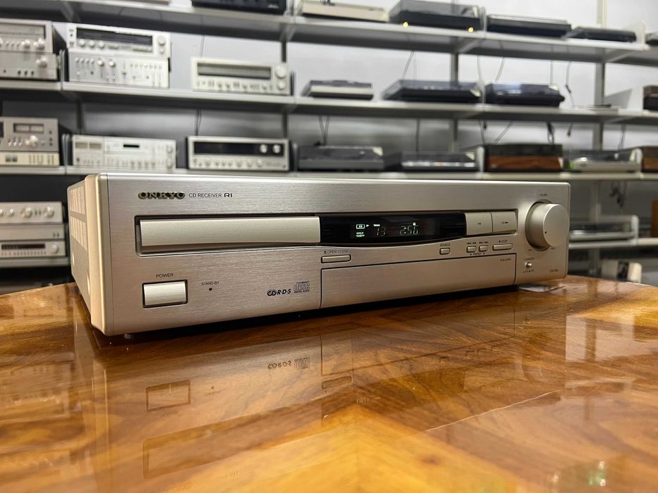 Amplituner z wbudowanym odtwarzaczem płyt CD Onkyo CR-70R Audio Room