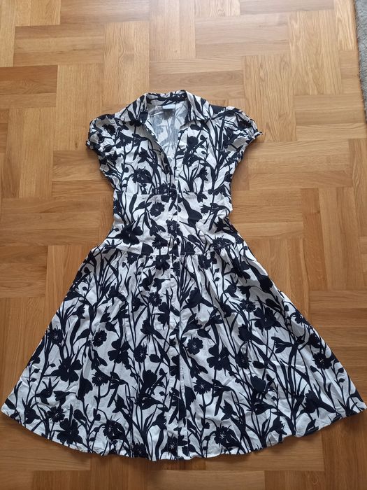Sukienka Oasis biało-czarna w kwiaty r. 36,