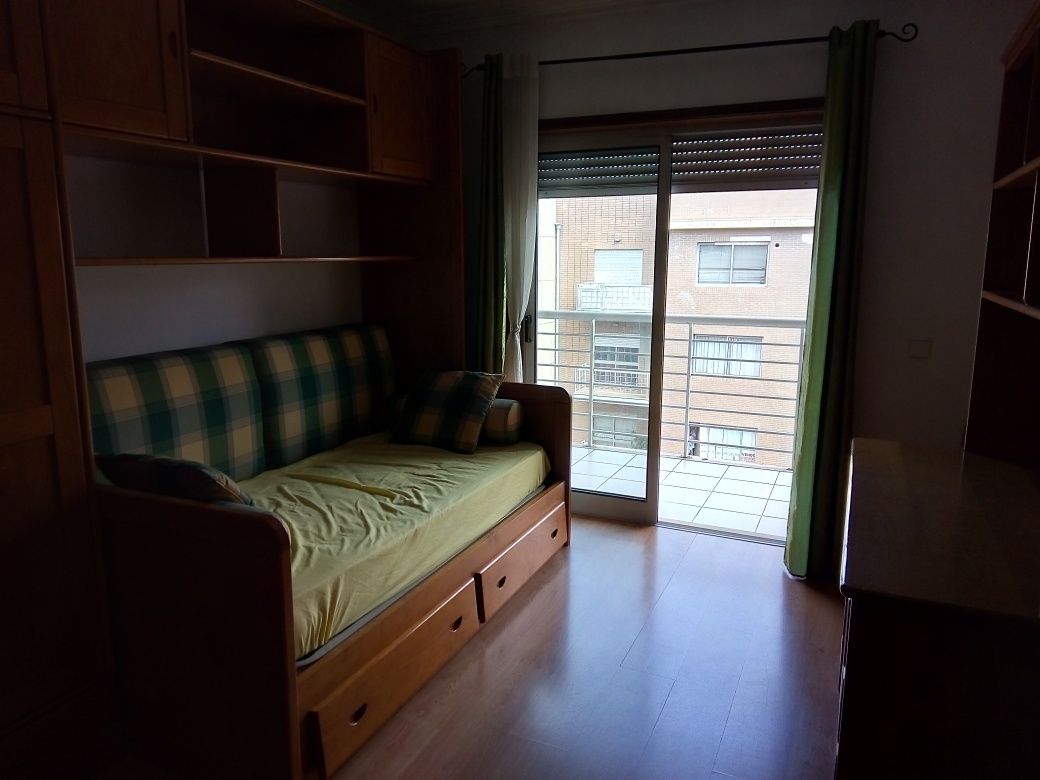 Apartamento T1 com garagem