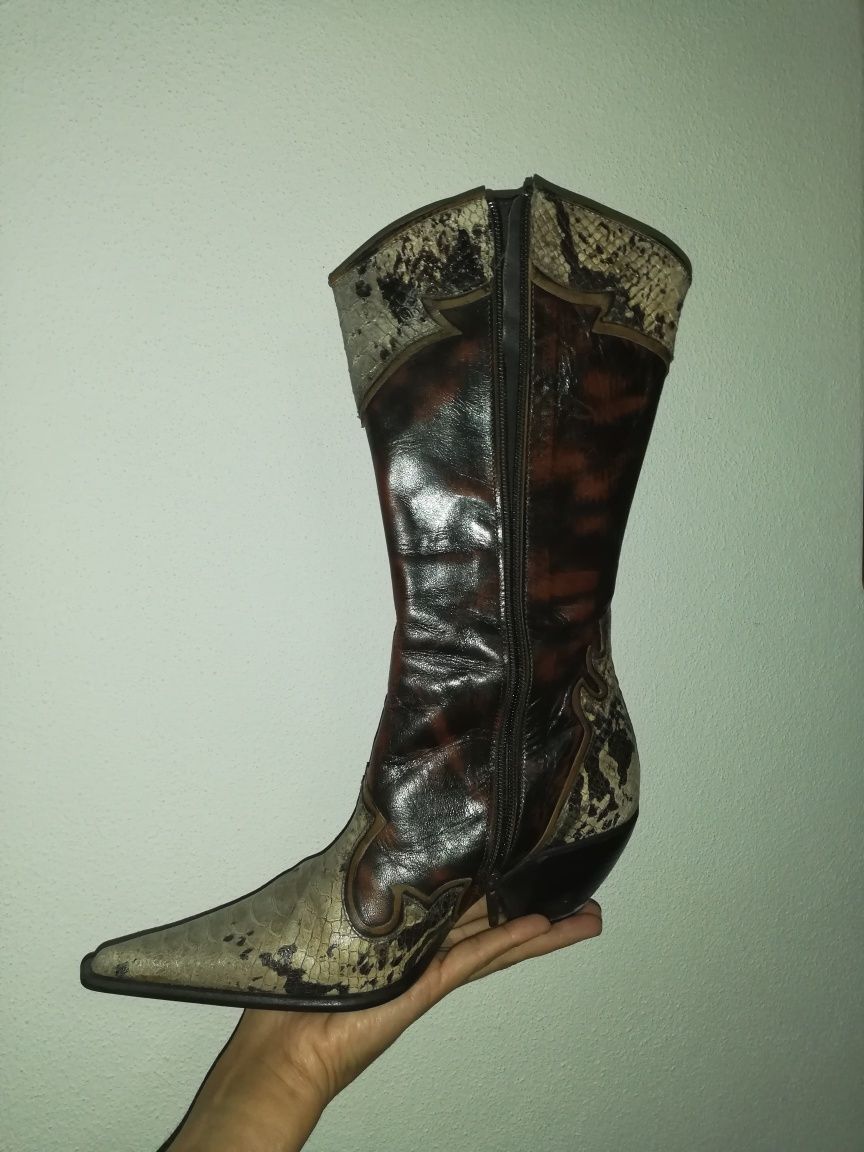 Botas em pele Bugatty