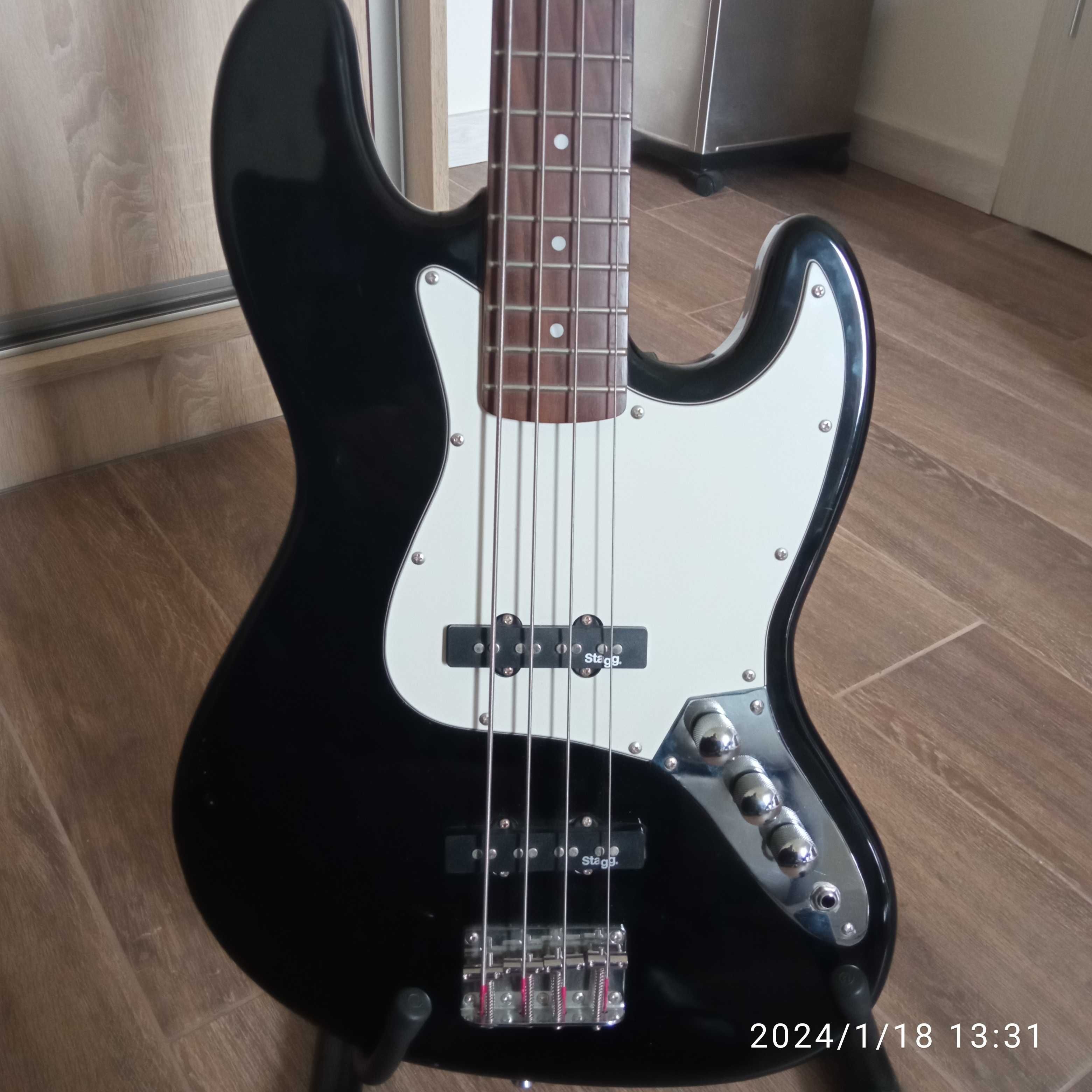 Stagg B 300 BK - gitara basowa  jazz bass