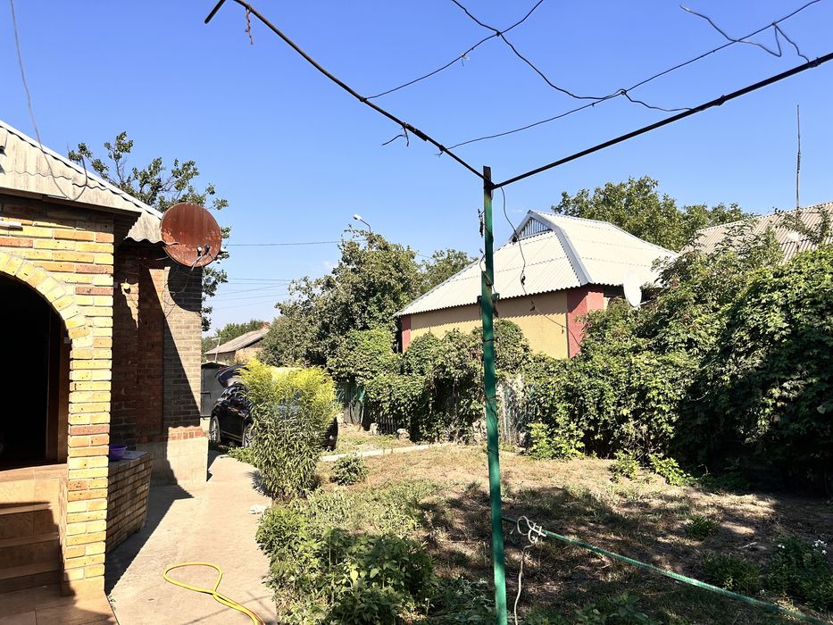 Продам будинок з комунікаціями та ремонтом