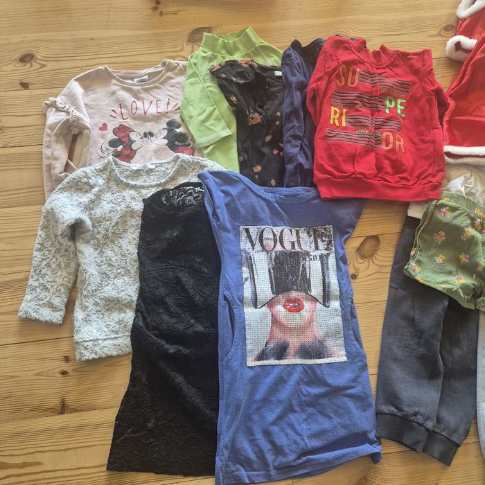 Віддам пакет речей в чудовому стані для дівчинки+кеди