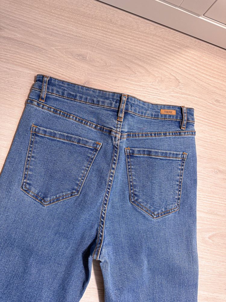 Spodnie skinny z wysokim stanem Diverse  jeansy s 36 niebieskie rurki