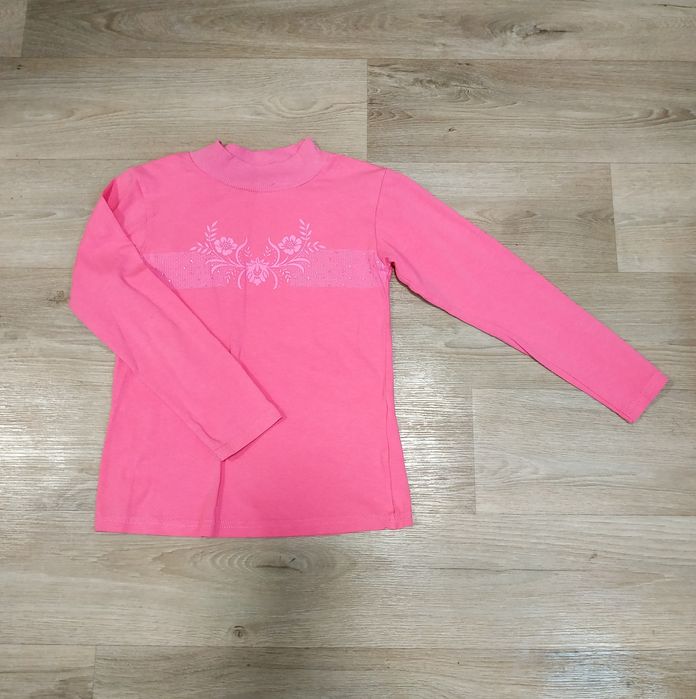 Нарядный розовый свитер гольф на девочку на рост 128-134 см