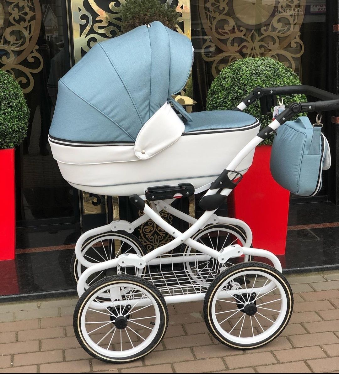 Шикарная коляска Royal baby