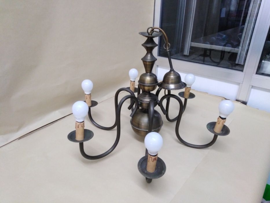 Candeeiro de 6 lâmpadas em latão