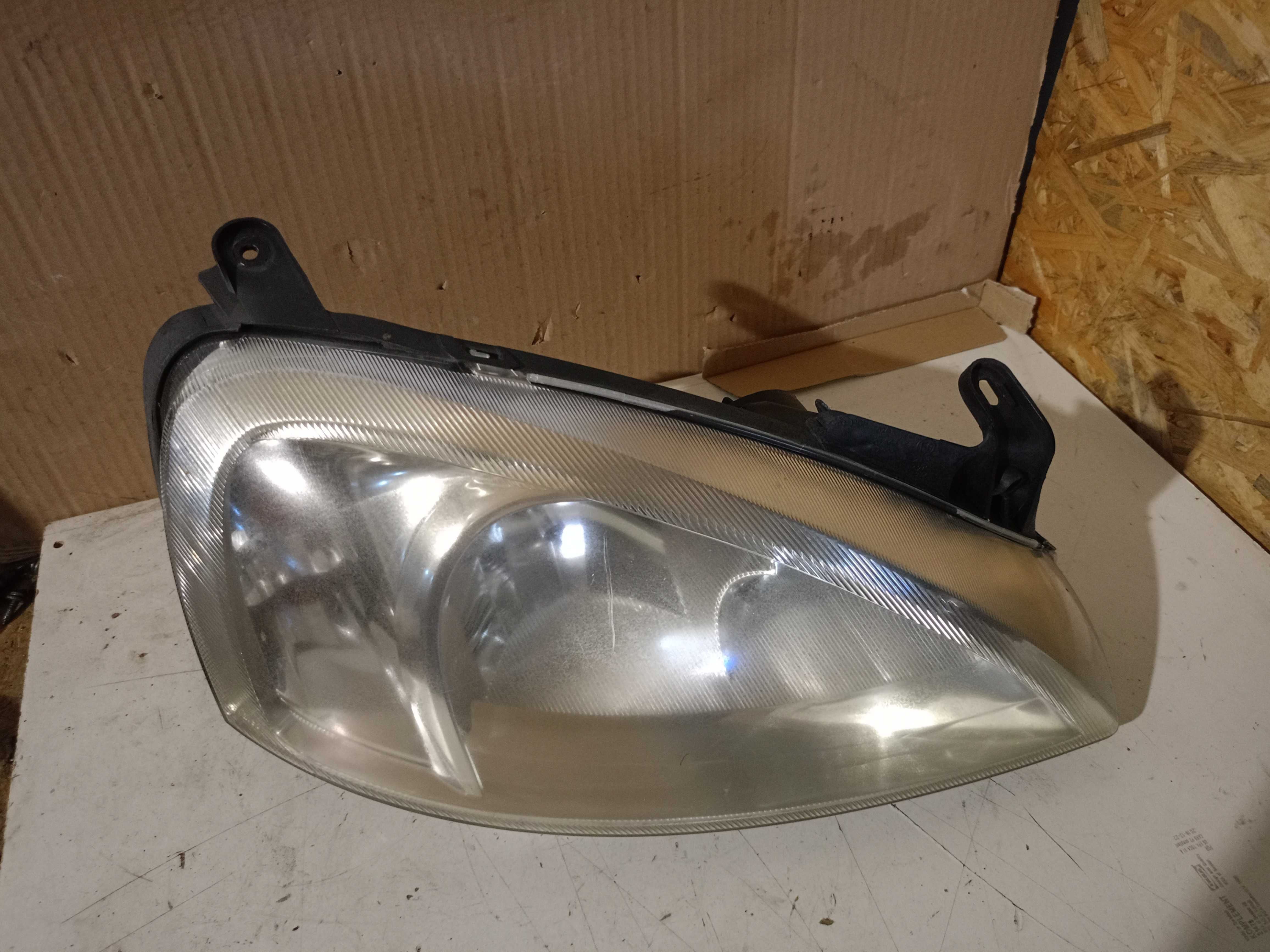 Opel Corsa C Combo C Lampa Prawa Przód