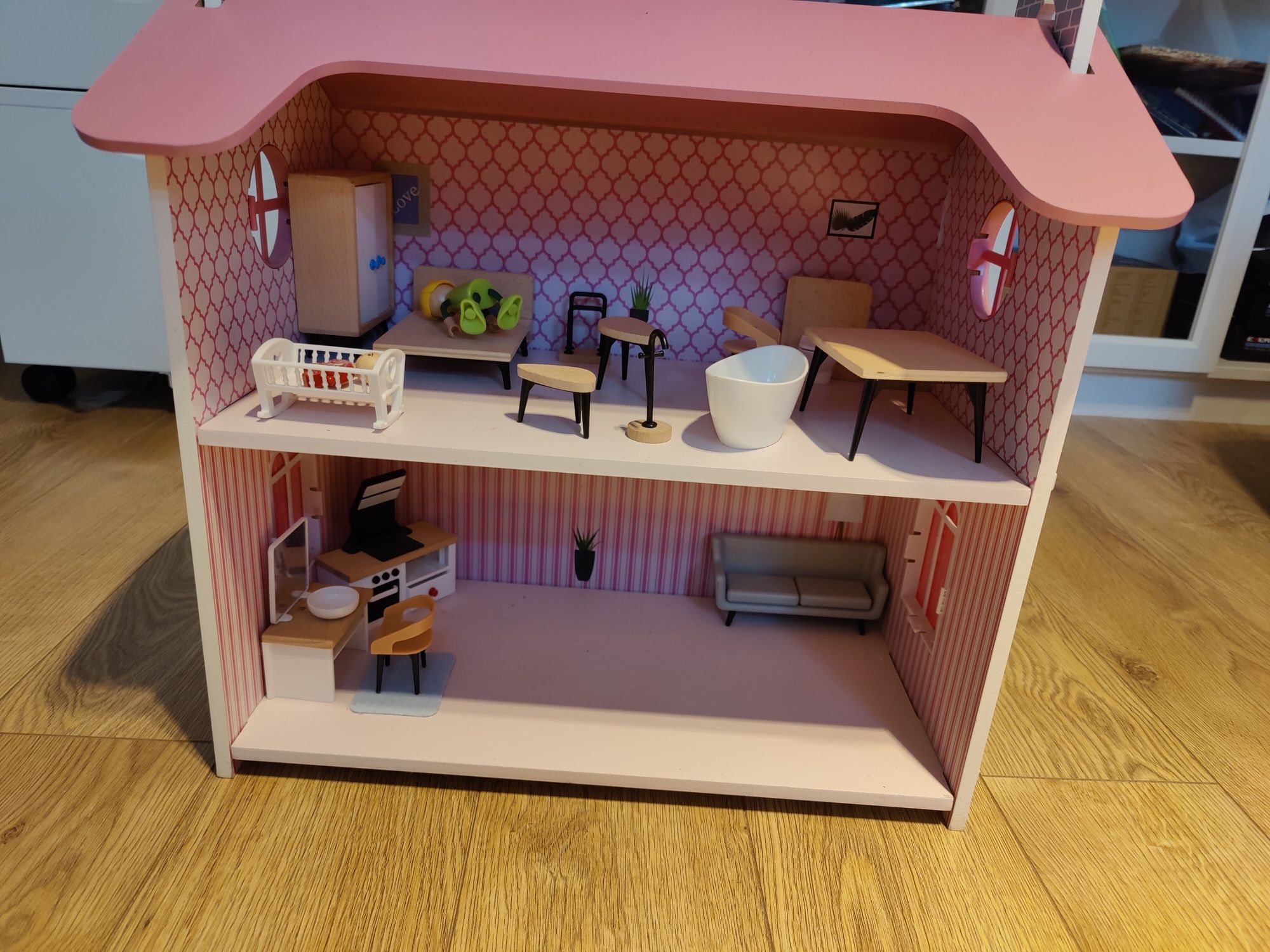 Domek dla lalek z akcesoriami