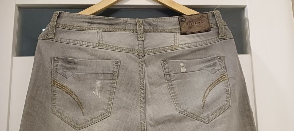 Spodnie jeansowe Reserved