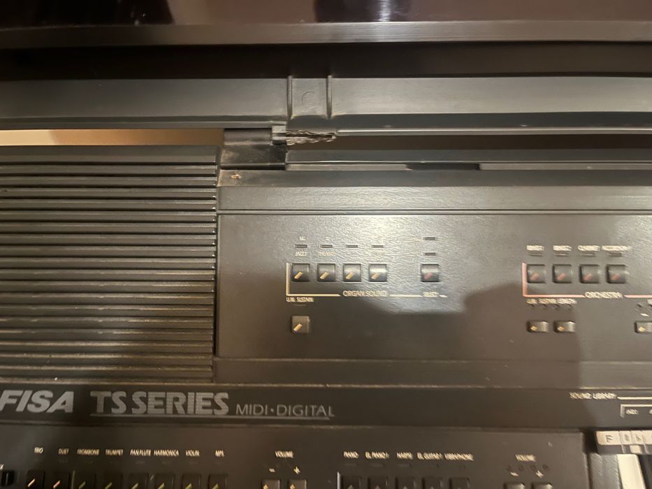 Órgão digital Farfisa c/ banco