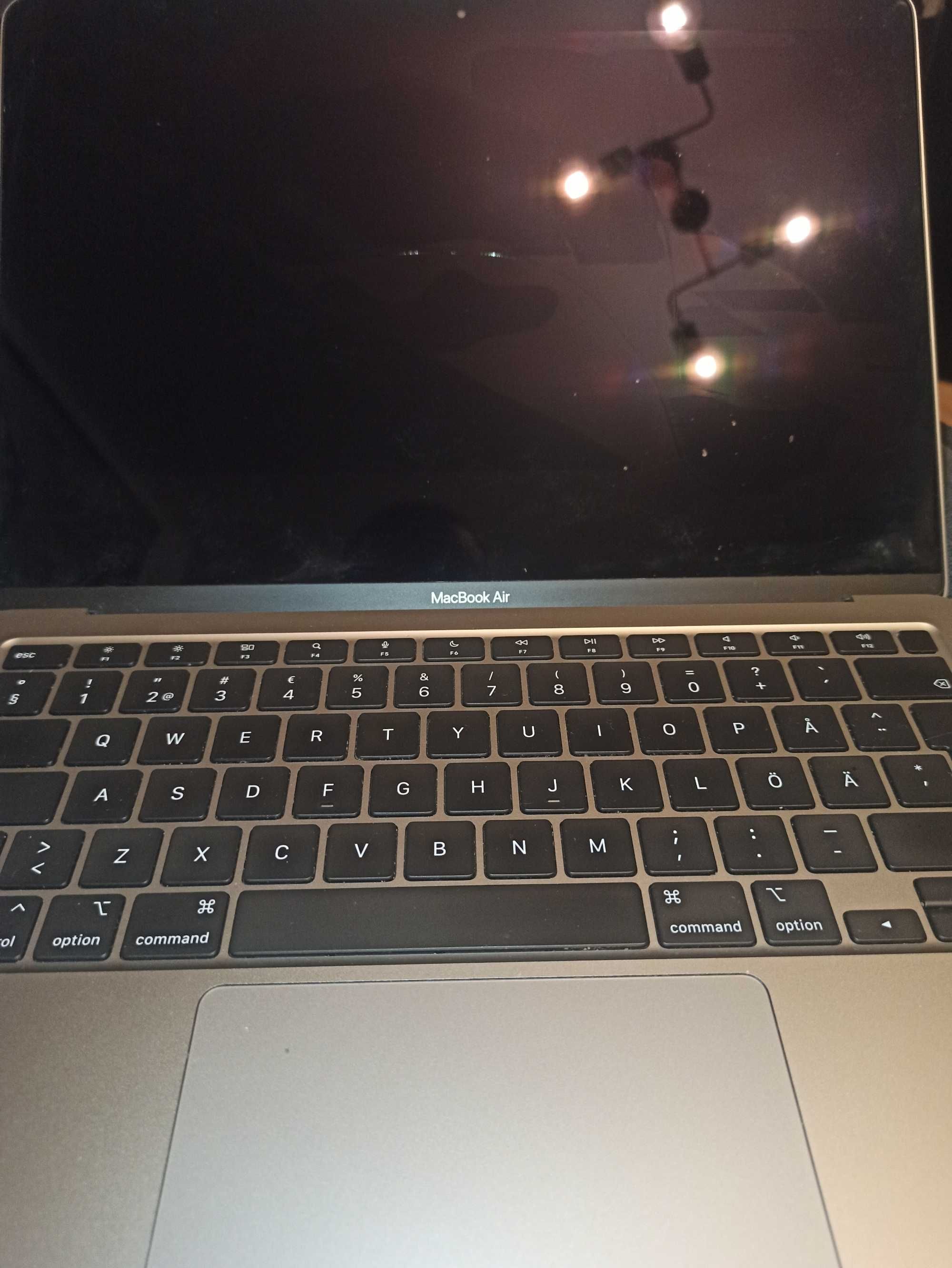 MacBook Air M1 iCloud екран розбитий