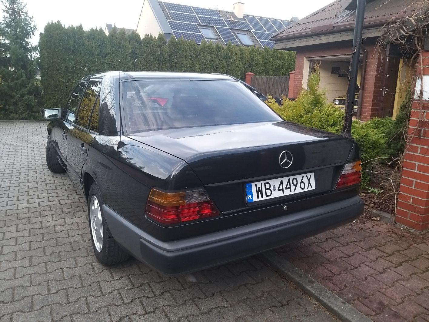 Mercedes W124 200  1987 rok wąska listwa.