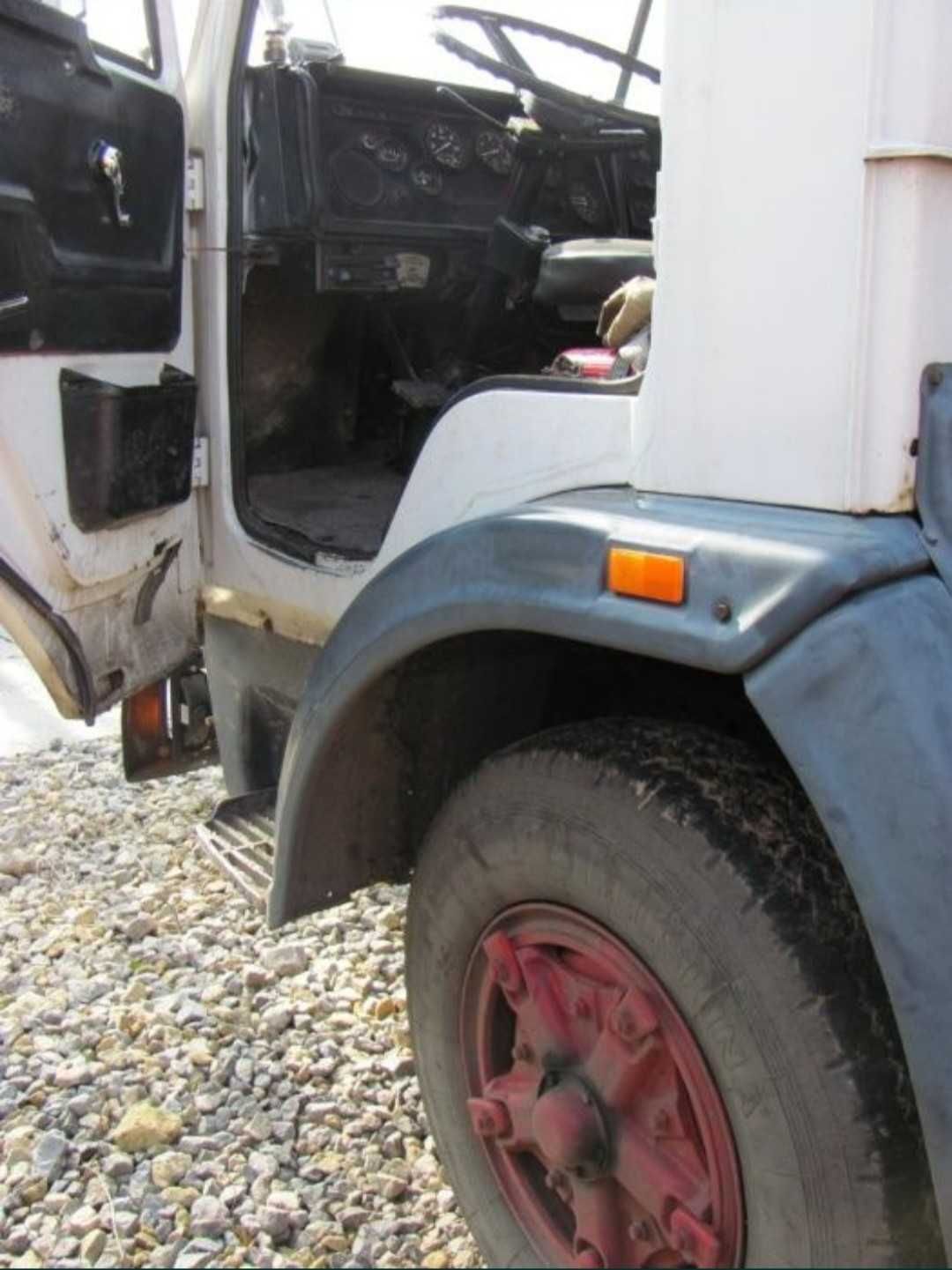 Dźwig teleskopowy Bumar ds184t Kamaz 18 ton bocian wysięg 21+6