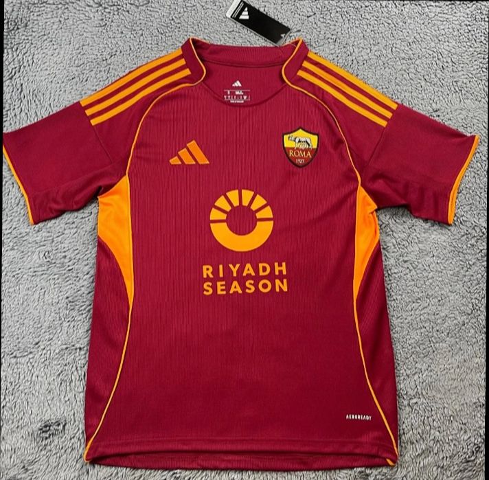 Camisola AS Roma temporada 2025/2026.
Tamanhos disponíveis:
XS
S
M
L