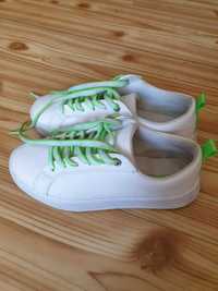 Białe buty adidasy