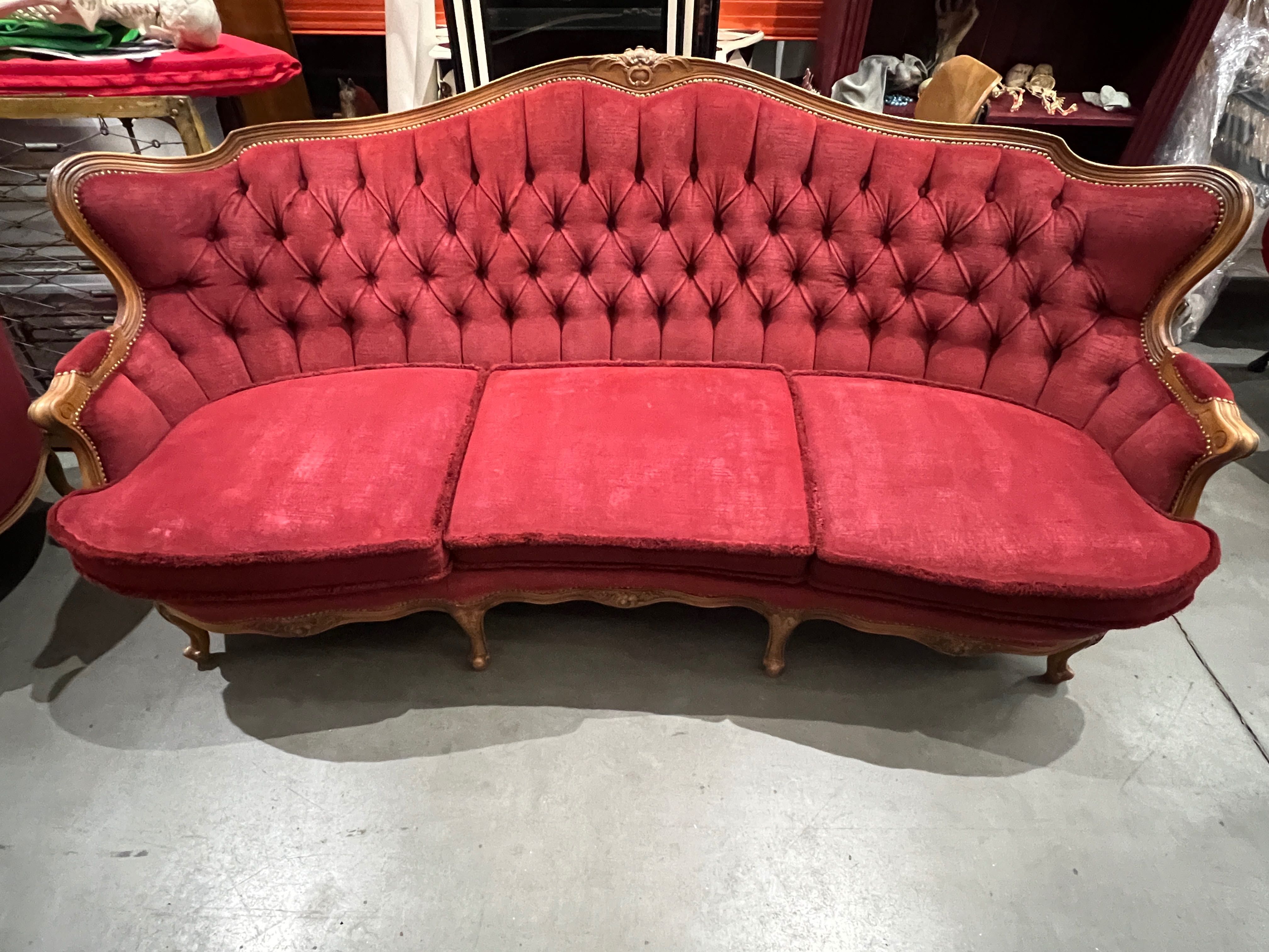Zestaw wypoczynkowy w stylu Ludwika XV – sofa i dwa fotele