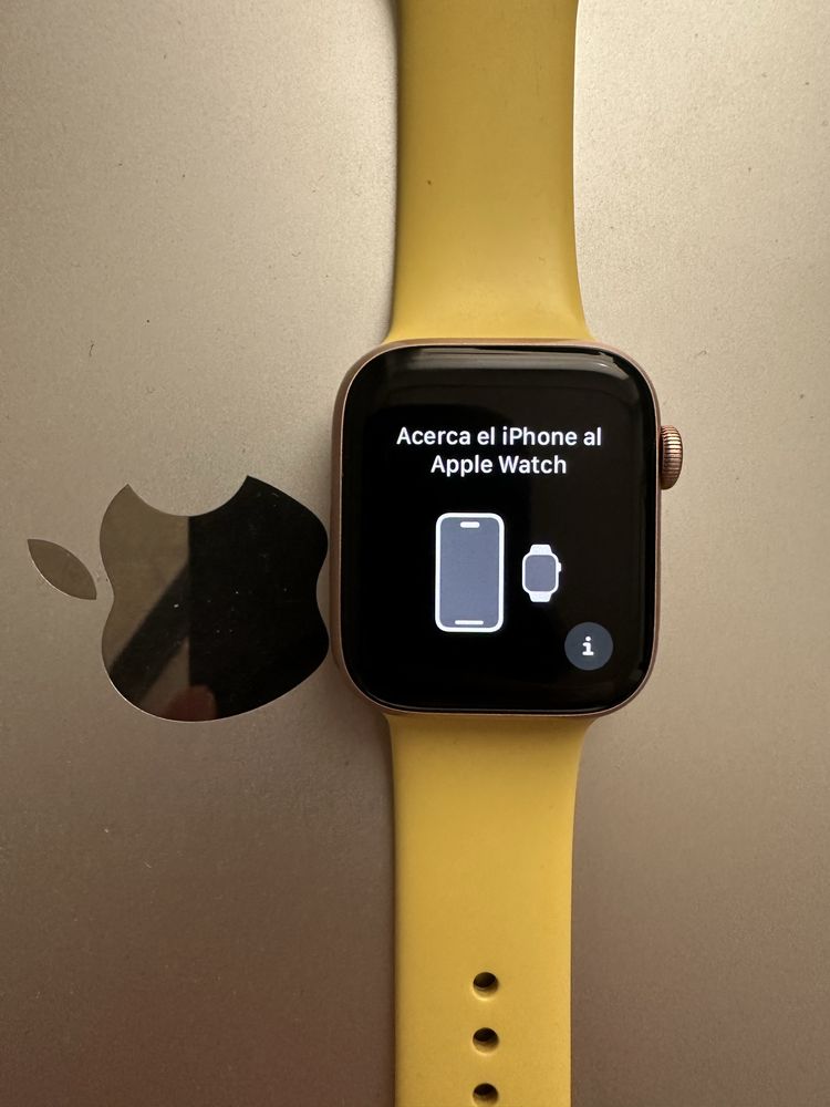 Apple watch Series 4 44mm bardzo dobry stan , ladowarka .