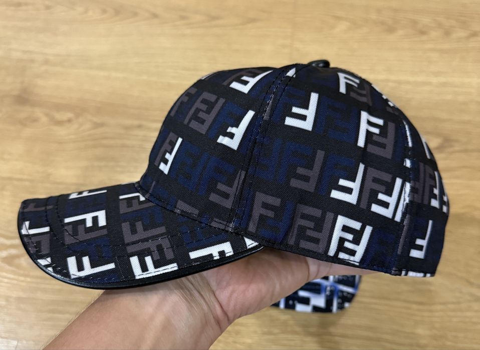 Кепка  LV Louis Italia синя