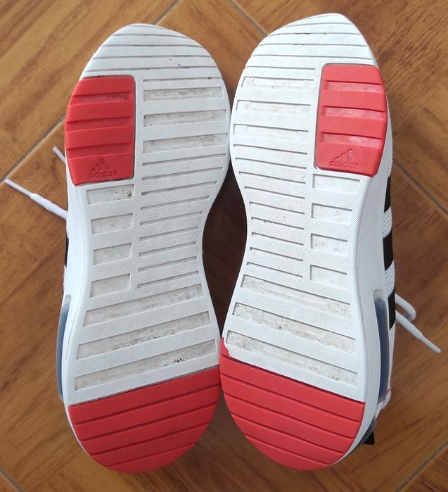 Ténis Adidas brancos