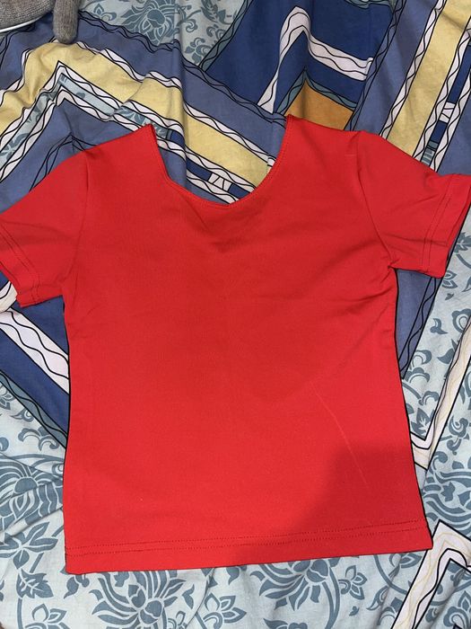 короткий топ червоний
