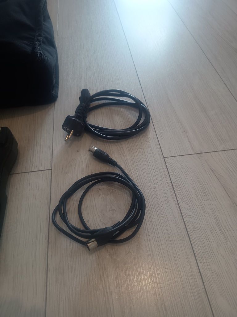Behringer FCB 1010 STAN BDB + pokrowiec i kable