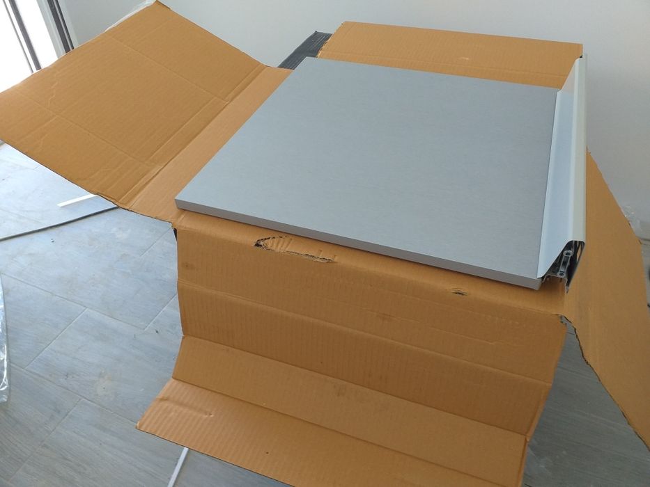 Faço pequenas pinturas e chão flutuante