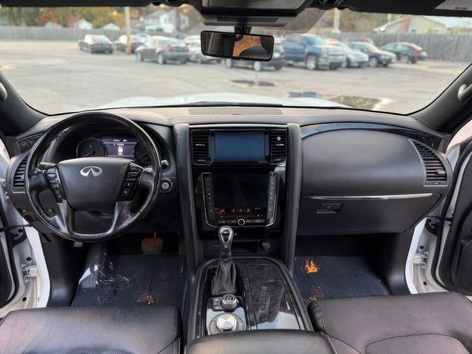 INFINITI QX80 Luxe      2020