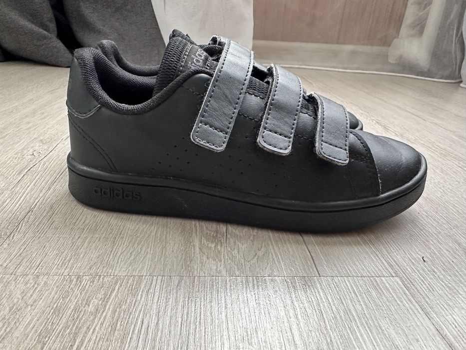 Продам кроссовки adidas