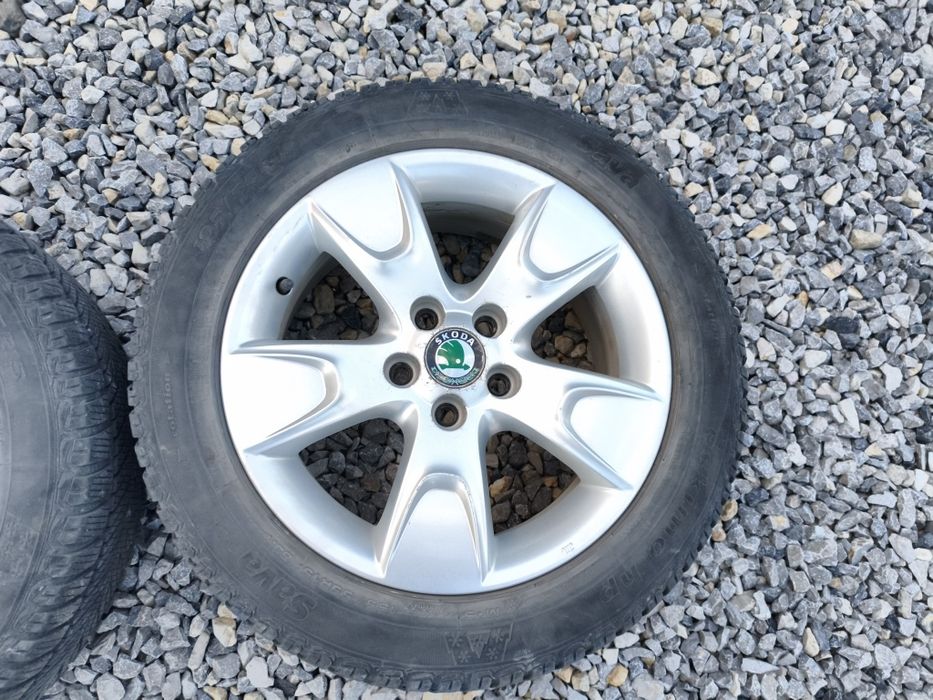 Koła felgi SKODA aluminiowe R15 ET 43 2 szt opony opona zimowa felga