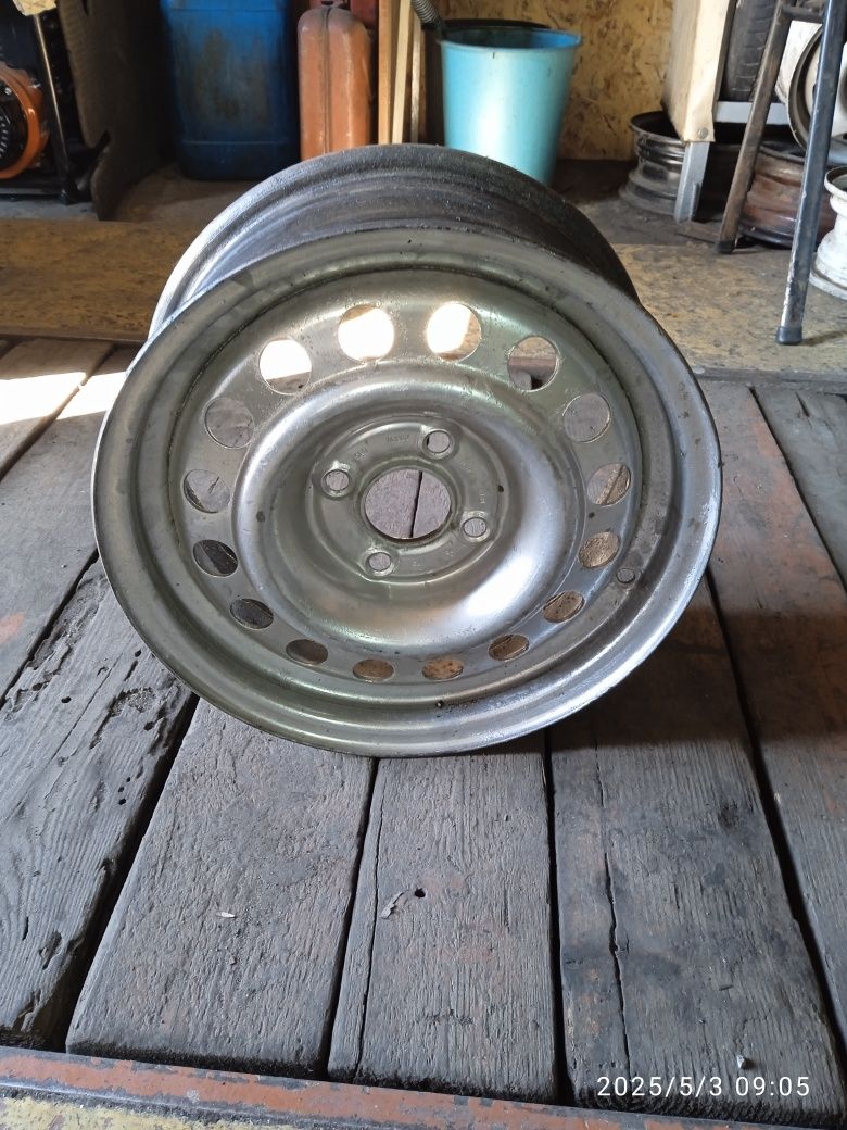 Продам диски R14 4х100  ЕТ38 ступица 57,1
