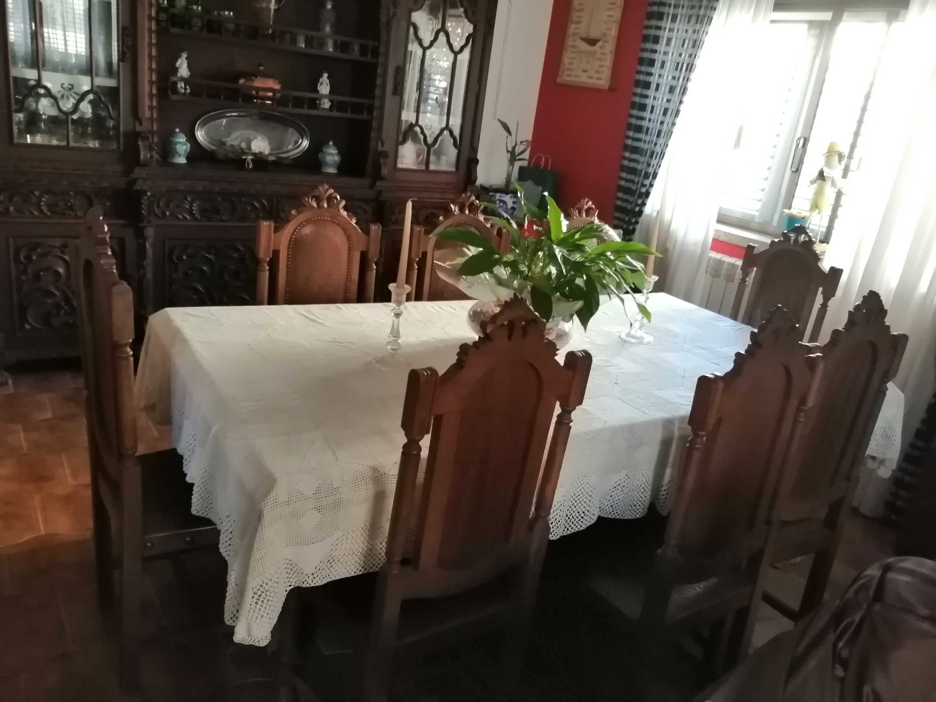 Sala de jantar móvel mesa e cadeiras