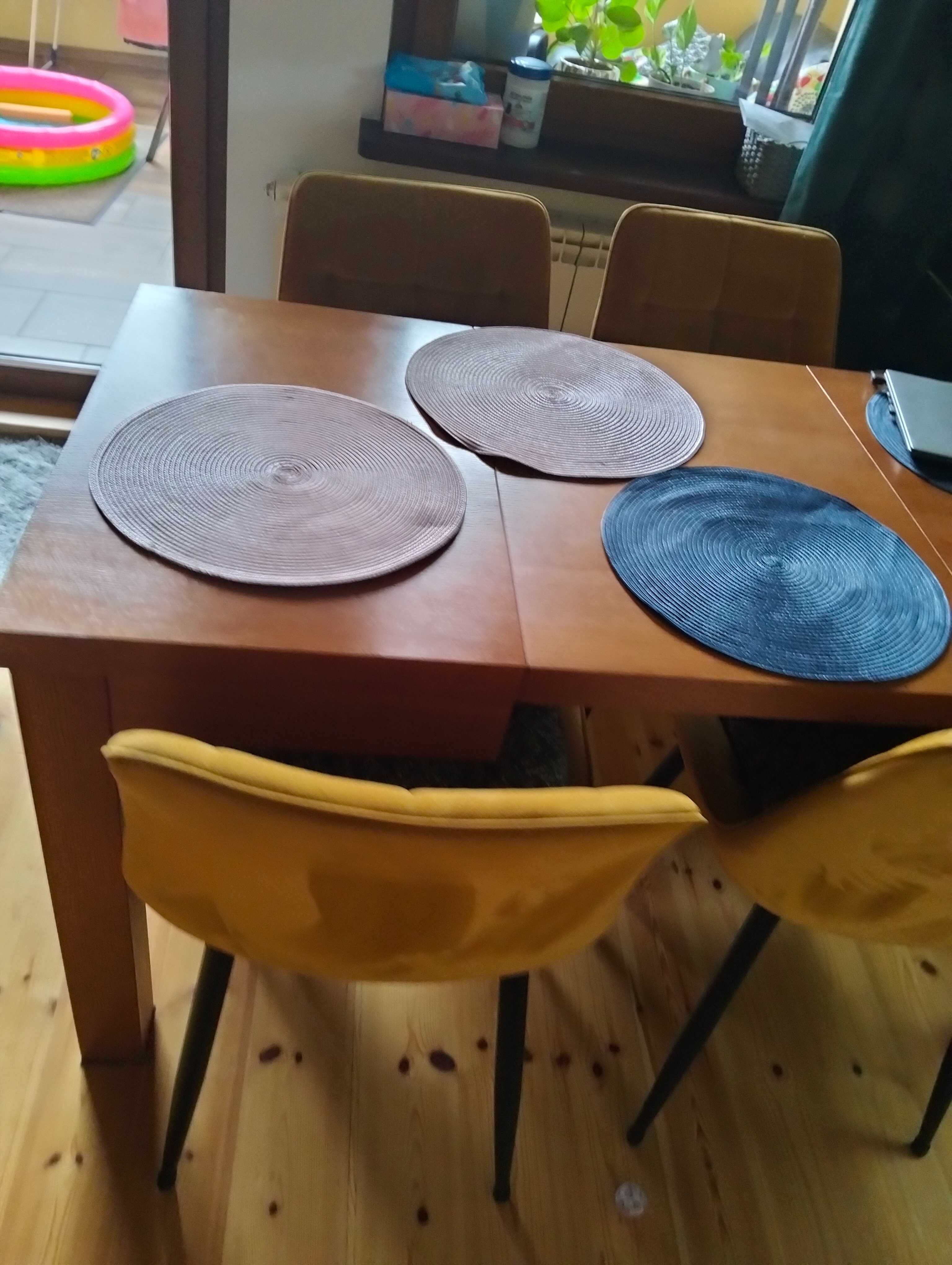 Sprzedam stół z drewniany fornir