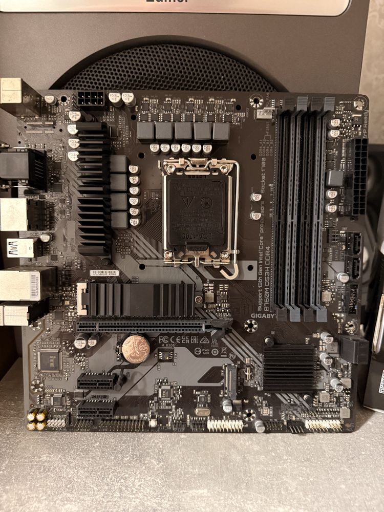 Материнська плата Gigabyte B760M DS3H AX DDR4 на гарантії 2 роки