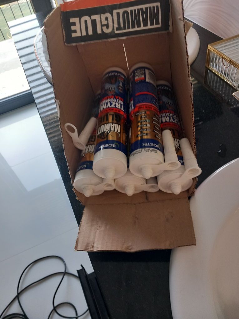 Klej Mamut wszystko klei