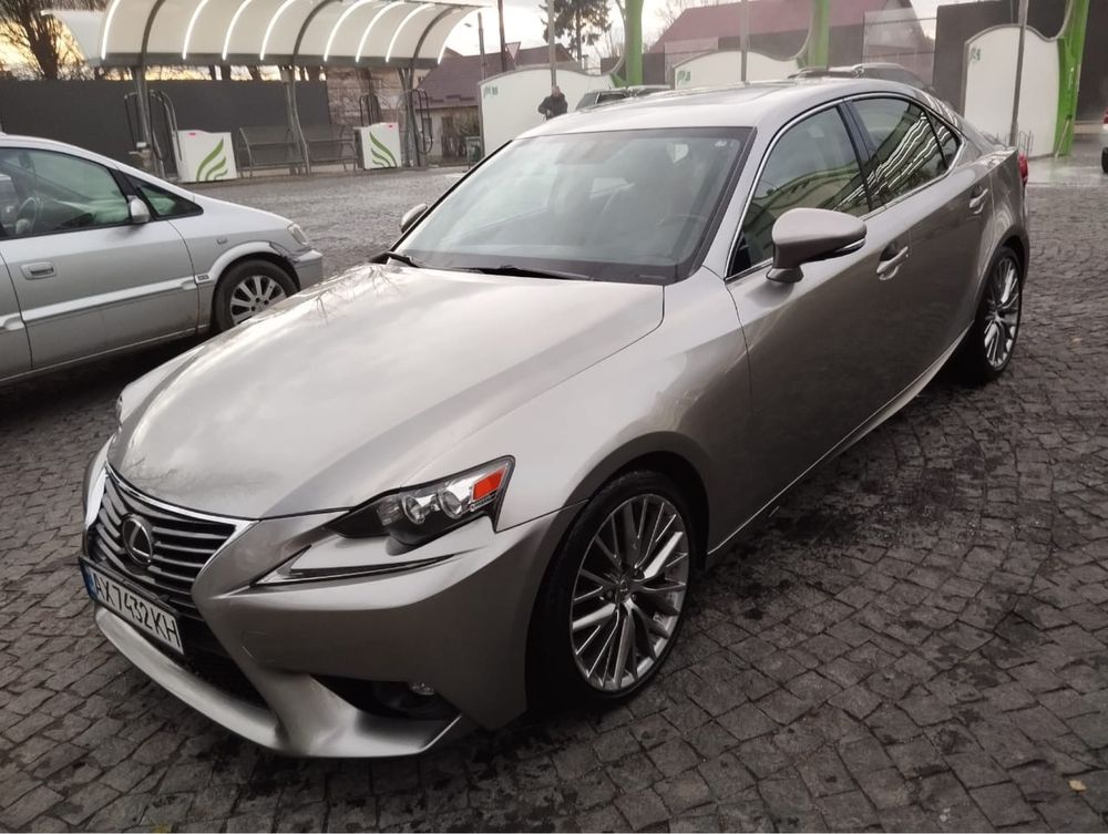 Продам Lexus is 250