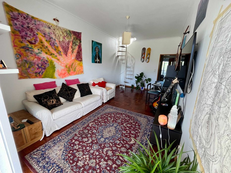 Apartamento T2+ sotão à venda na Rua Eça de Queiroz, Estoril