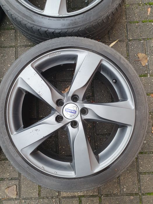 4x Felgi Volvo 8Jx18 et.45 225/40 r18