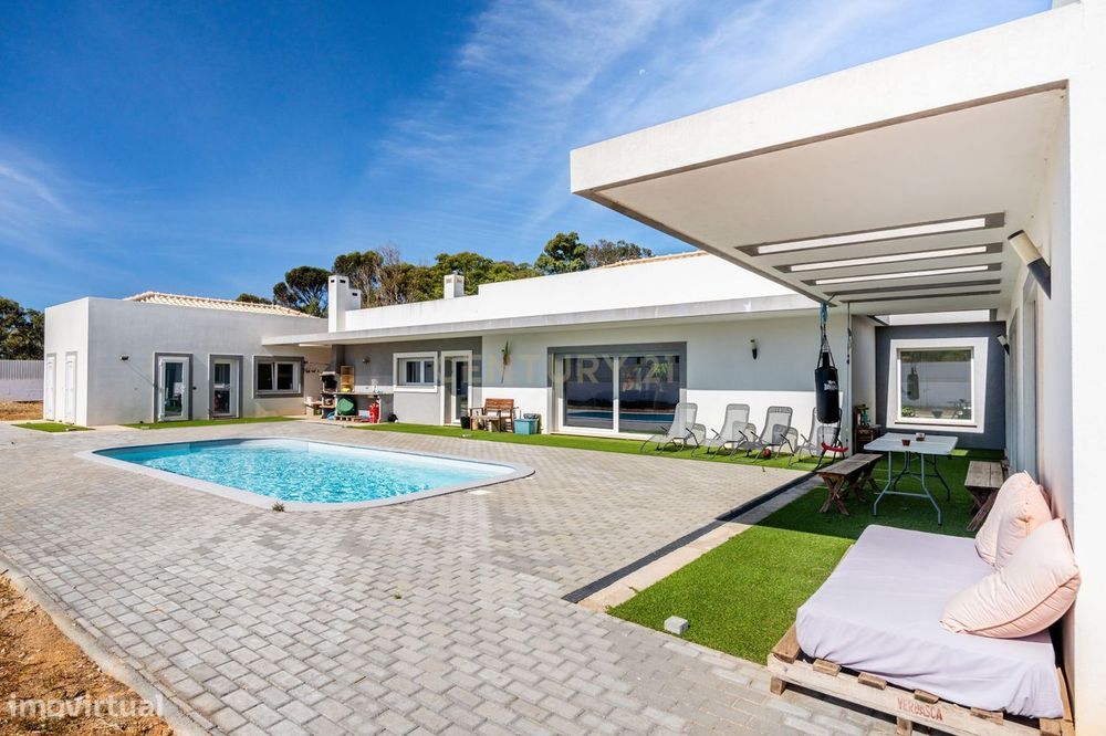 Moradia T4 com Piscina e Proximidade ao Golfe em Portimão