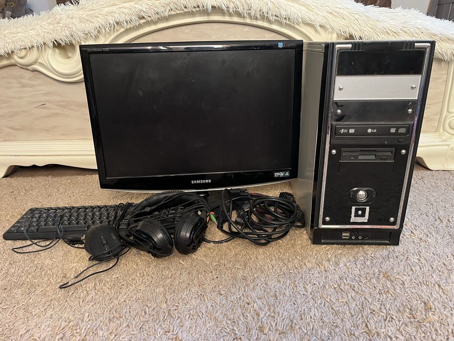 компʼютер з монітором самсунг +всі кабелі, клавіатура, наушники